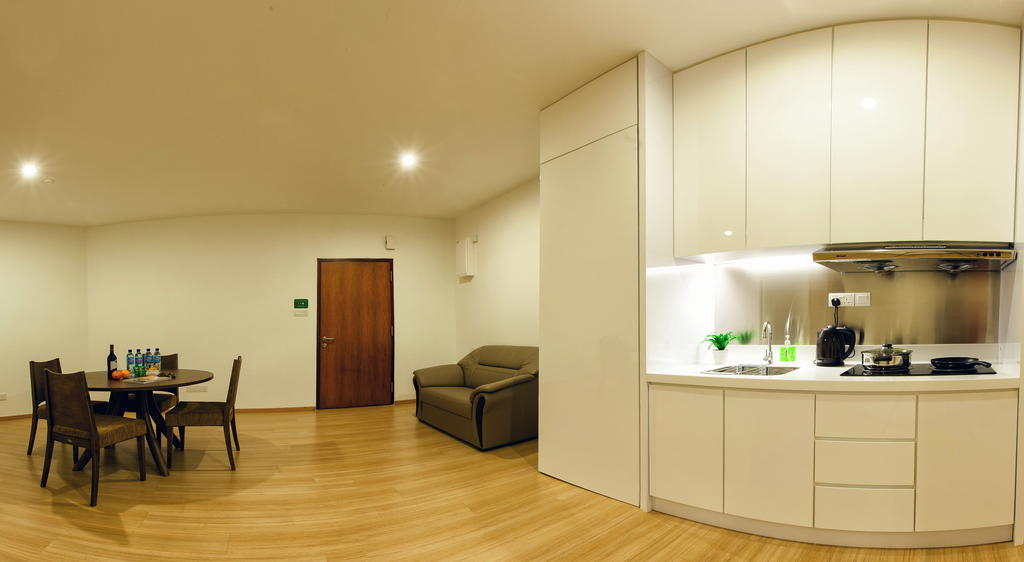 Luxfort 118 Service Suites Tanjung Tokong Room photo